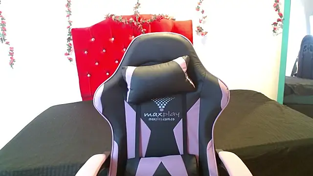 Snapshot of cristal1609 chatting on 12, 11, 2025 cristal1609 online show from 12, 11, 2025