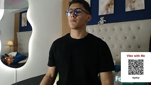 Snapshot of SalvadorFit chatting on 2, 3, 2026 SalvadorFit online show from 2, 3, 2026