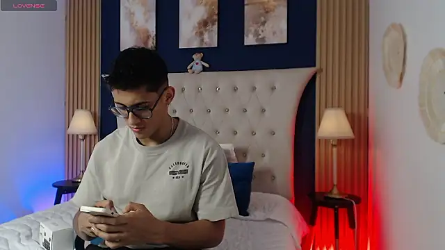 Snapshot of SalvadorFit chatting on 6, 3, 2026 SalvadorFit online show from 6, 3, 2026