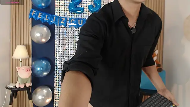 Snapshot of SalvadorFit chatting on 12, 3, 2026 SalvadorFit online show from 12, 3, 2026