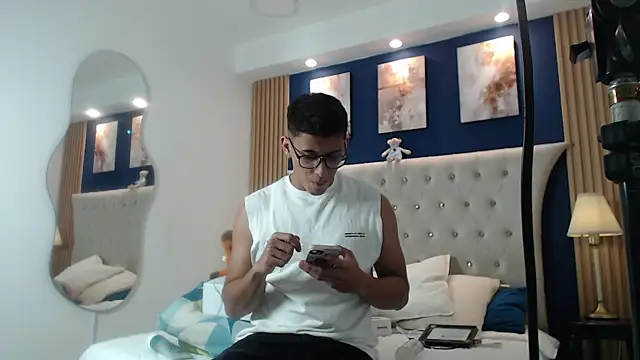 Snapshot of SalvadorFit chatting on 4, 4, 2026 SalvadorFit online show from 4, 4, 2026