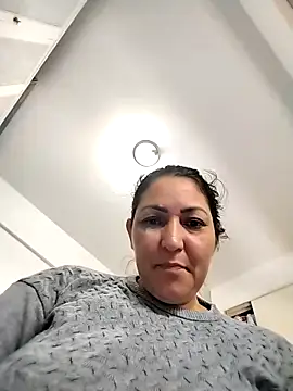 Lunita86 online show from 5, 3, 2026