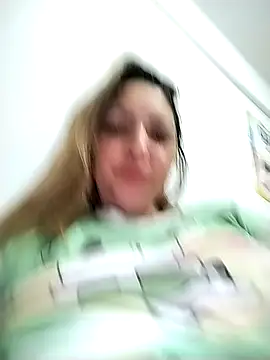 Lunita86 online show from 6, 4, 2026