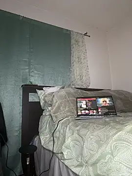 foreigntitts  online show from 13, 3, 2026