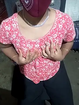 Snapshot of Cute_Couple59 chatting on 29, 9, 2025 Cute Couple59 online show from 29, 9, 2025