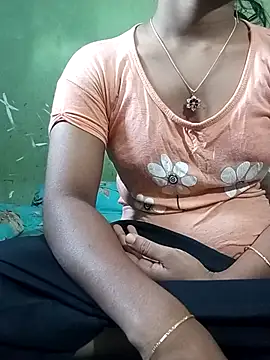 Snapshot of Cute_Couple59 chatting on 15, 11, 2025 Cute Couple59 online show from 15, 11, 2025