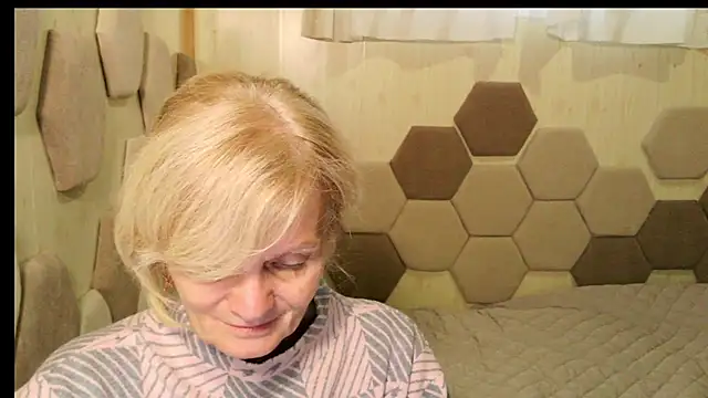 Snapshot of Zoe_Steell chatting on 1, 10, 2025 Zoe Steell online show from 1, 10, 2025