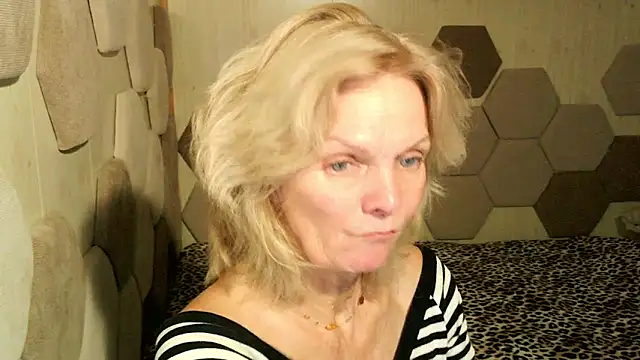 Snapshot of Zoe_Steell chatting on 17, 10, 2025 Zoe Steell online show from 17, 10, 2025