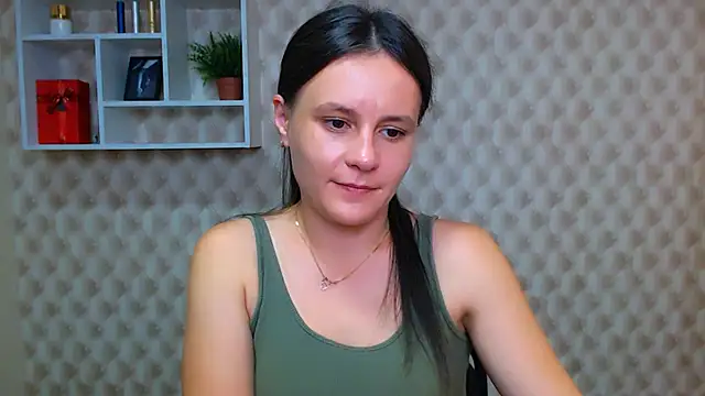 Snapshot of EvelinaMiss_ chatting on 12, 10, 2025 EvelinaMiss  online show from 12, 10, 2025