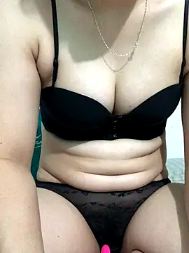 Snapshot of Yang-99 chatting on 5, 10, 2025 Yang-99 online show from 5, 10, 2025