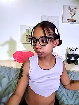 Snapshot of Suzanelee1 chatting on 19, 9, 2025 Suzanelee1 online show from 19, 9, 2025