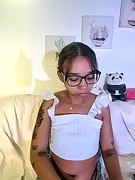 Snapshot of Suzanelee1 chatting on 1, 10, 2025 Suzanelee1 online show from 1, 10, 2025