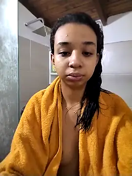 Snapshot of Suzanelee1 chatting on 28, 10, 2025 Suzanelee1 online show from 28, 10, 2025