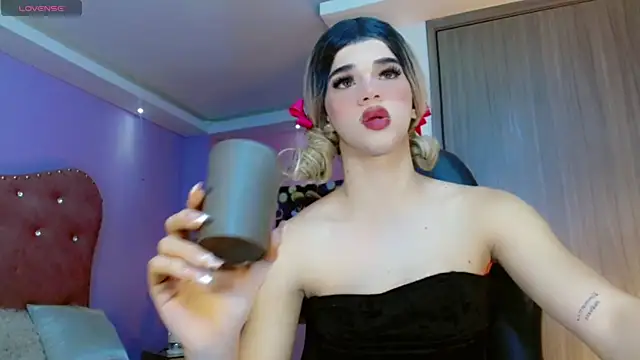 Snapshot of Sophia_Stonee chatting on 1, 10, 2025 Sophia Stonee online show from 1, 10, 2025