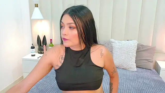 Snapshot of AteneaRoldan chatting on 15, 10, 2025 AteneaRoldan online show from 15, 10, 2025