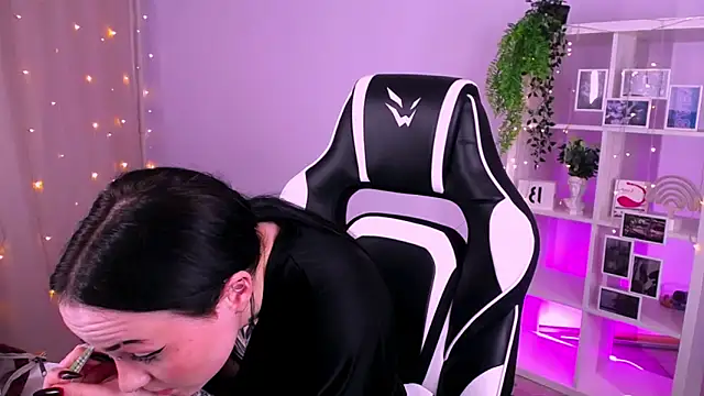 Snapshot of MollyKissy chatting on 26, 10, 2025 MollyKissy online show from 26, 10, 2025