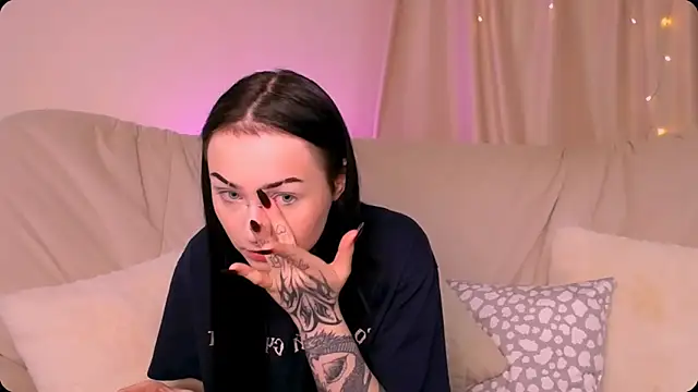 Snapshot of MollyKissy chatting on 16, 11, 2025 MollyKissy online show from 16, 11, 2025