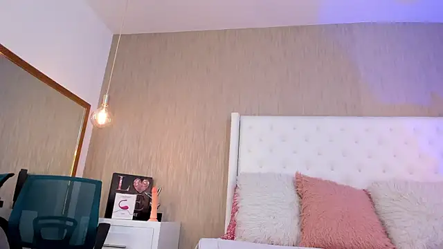 Snapshot of Lucy_Lu17 chatting on 18, 9, 2025 Lucy Lu17 online show from 18, 9, 2025