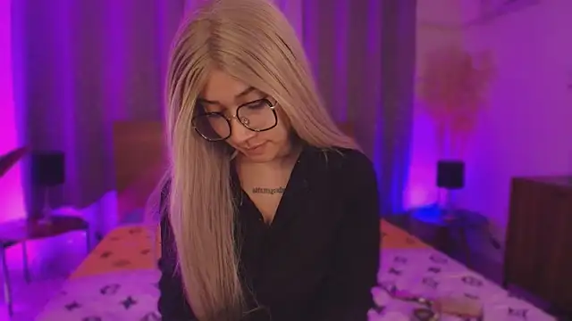 Snapshot of SofiaClarkson chatting on 13, 10, 2025 SofiaClarkson online show from 13, 10, 2025