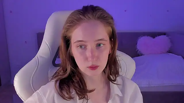 Snapshot of CrystalSoul_ chatting on 2, 11, 2025 CrystalSoul  online show from 2, 11, 2025