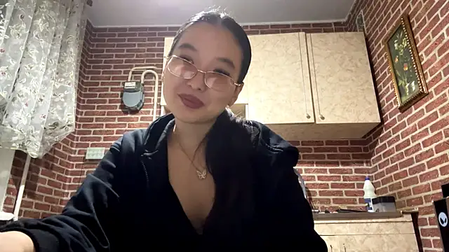 Snapshot of EmmaLeexth chatting on 1, 10, 2025 EmmaLeexth online show from 1, 10, 2025