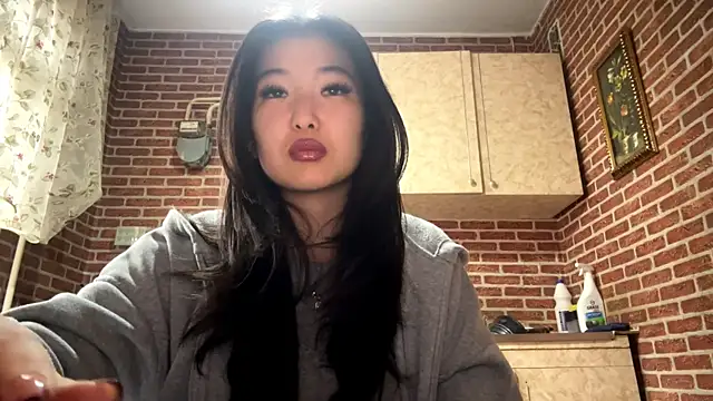 EmmaLeexth online show from 5, 3, 2026