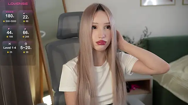 Snapshot of Laura_Obsidian chatting on 15, 10, 2025 Laura Obsidian online show from 15, 10, 2025