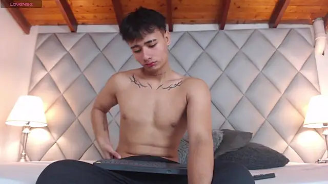 Snapshot of Clement_Reyes chatting on 2, 10, 2025 Clement Reyes online show from 2, 10, 2025