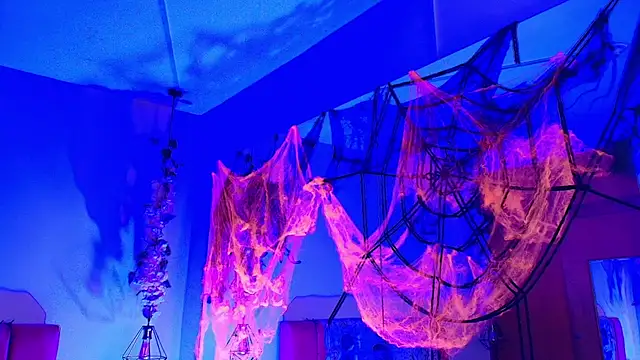 Snapshot of SabrinaV_ chatting on 14, 10, 2025 SabrinaV online show from 14, 10, 2025