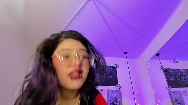 Snapshot of SabrinaV_ chatting on 4, 6, 2026 SabrinaV online show from 4, 6, 2026