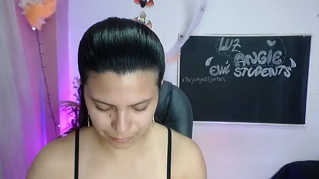 Snapshot of LuzAngie chatting on 28, 10, 2025 LuzAngie online show from 28, 10, 2025