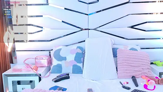 Snapshot of IrissBloom chatting on 23, 11, 2025 IrissBloom online show from 23, 11, 2025