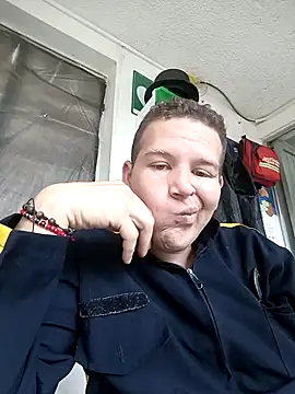 Snapshot of thefollador69 chatting on 27, 10, 2025 thefollador69 online show from 27, 10, 2025