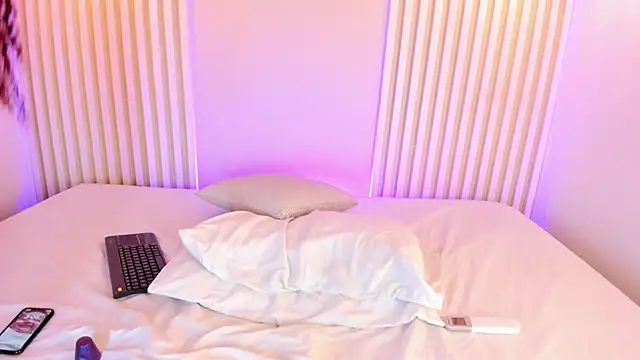 Snapshot of rossvega chatting on 3, 10, 2025 rossvega online show from 3, 10, 2025