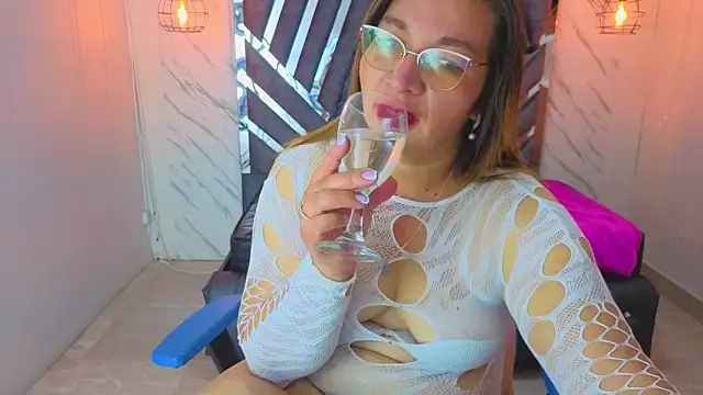 MaylinRosse  online show from 18, 6, 2026
