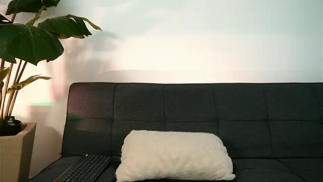 chrizmacgregor online show from 10, 7, 2026