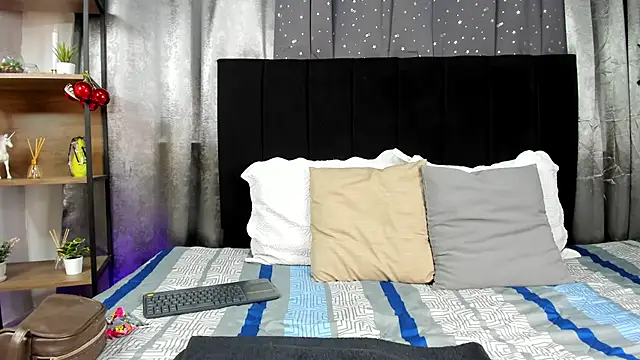 Lenapaul  online show from 14, 12, 2025