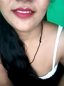 Snapshot of Cute_girl011 chatting on 25, 9, 2025 Cute girl011 online show from 25, 9, 2025