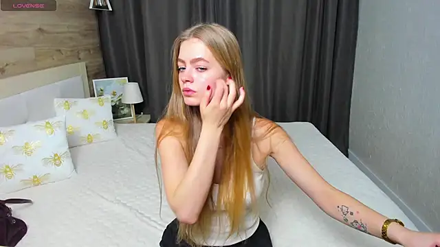 Alisa Glamour online show from 4, 11, 2025