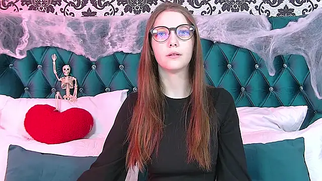 Snapshot of EllenBush chatting on 27, 10, 2025 EllenBush online show from 27, 10, 2025