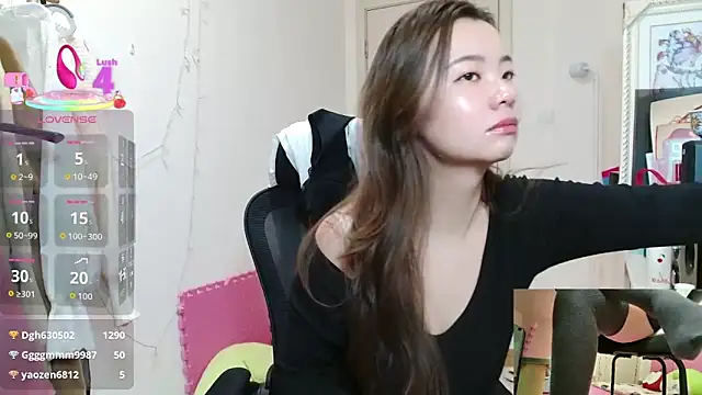 Snapshot of sallycui chatting on 4, 11, 2025 sallycui online show from 4, 11, 2025