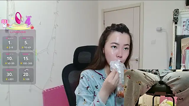 Snapshot of sallycui chatting on 17, 12, 2025 sallycui online show from 17, 12, 2025