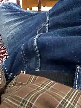 Snapshot of crish09 chatting on 29, 10, 2025 crish09 online show from 29, 10, 2025