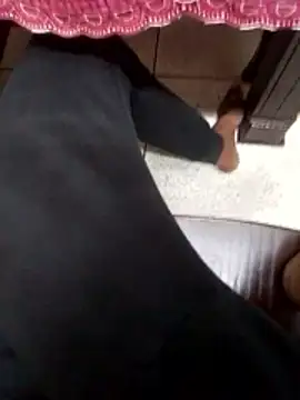 Snapshot of crish09 chatting on 7, 11, 2025 crish09 online show from 7, 11, 2025