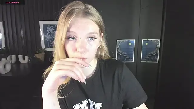 Layla Glam online show from 26, 9, 2025