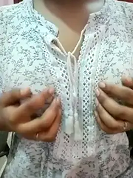 Snapshot of pari_rani7 chatting on 22, 10, 2025 pari rani7 online show from 22, 10, 2025