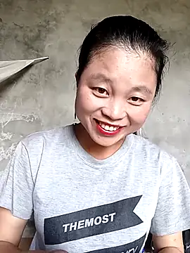 Snapshot of clara-cute chatting on 12, 10, 2025 clara-cute online show from 12, 10, 2025