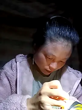 Snapshot of clara-cute chatting on 14, 10, 2025 clara-cute online show from 14, 10, 2025