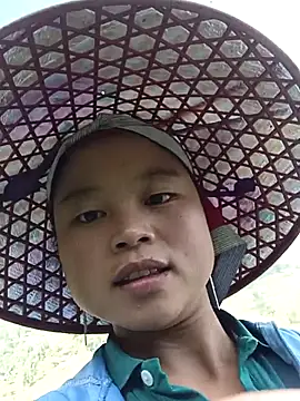 Snapshot of clara-cute chatting on 27, 10, 2025 clara-cute online show from 27, 10, 2025