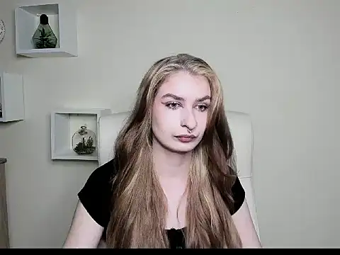 Snapshot of NinaBlond1 chatting on 14, 10, 2025 NinaBlond1 online show from 14, 10, 2025